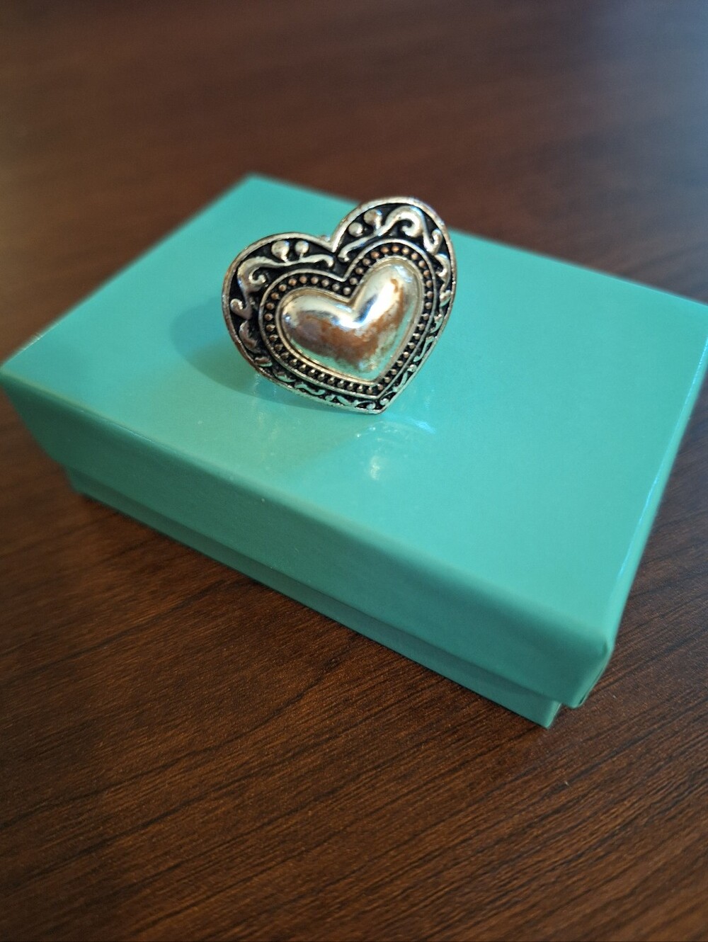 Vintage-Style Silvertone Ornate Scrollwork Puff Heart Stretch Ring VGC